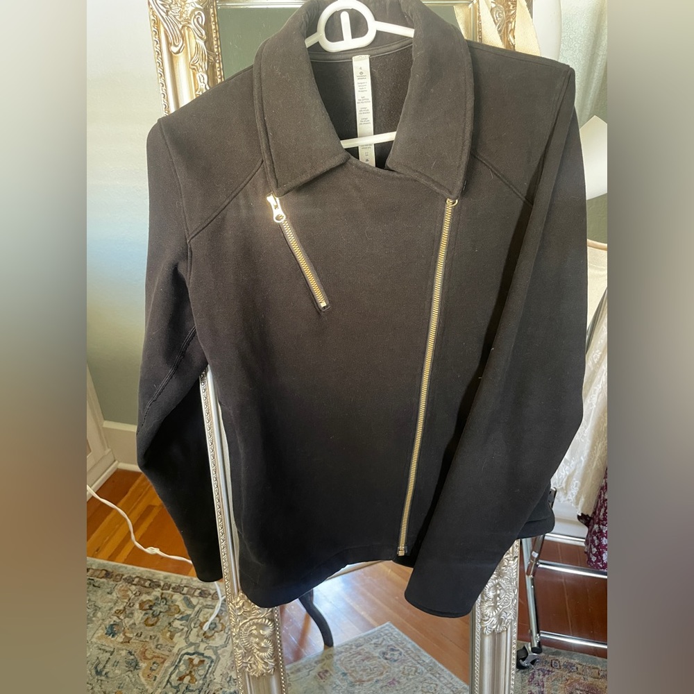 Lululemon jacket - Picture 3 of 4